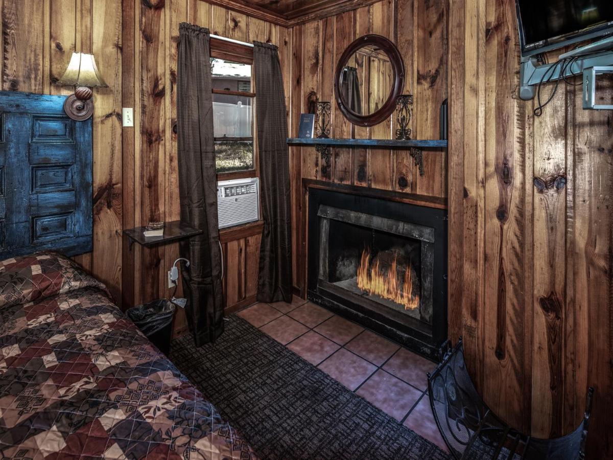 Apache Village 4, King Studio, Midtown, Sleeps 2 Ruidoso Buitenkant foto